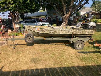 Great 12 foot aluminum boat and trailer2 hp four stroke Honda