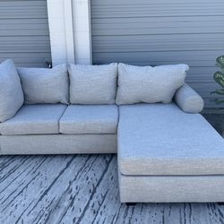 🛋️ Living Spaces Grey Sectional Sofa with Chaise – Modern & Super Clean – FREE Delivery
