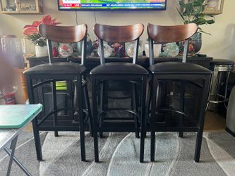 3 barstools