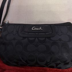 ❤️🎄Coach Wristlet🎄❤️