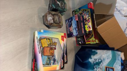 Pokémon Etb tins etc