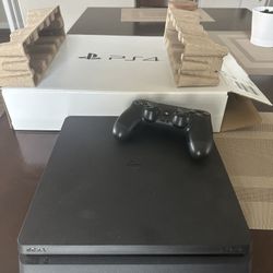 Playstation 4 Slim 1TB w/ Madden 2023 for Sale in Mansfield, TX - OfferUp