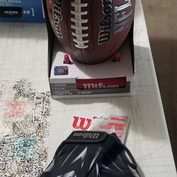 Wilson Football/ Pump/tee/gloves 