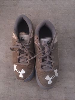 Baseball cleats