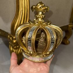 Decorative royal resin crown centerpiece