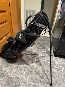 Light Weight Nike Sunday Golf Stand bag with Titleist Dual Carrying Strap