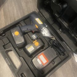 Chicago Electric cordless metal shear 2.0Ah batteries and a charger