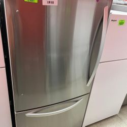 LG LRDCSS 33 in. W 26 cu. ft. Bottom Freezer Refrigerator