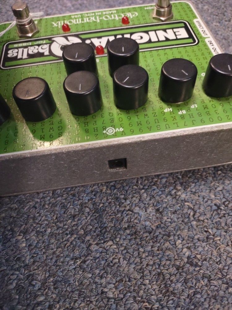 Electro Harmonix Enigma: Q Balls Bass Distortion Pedal