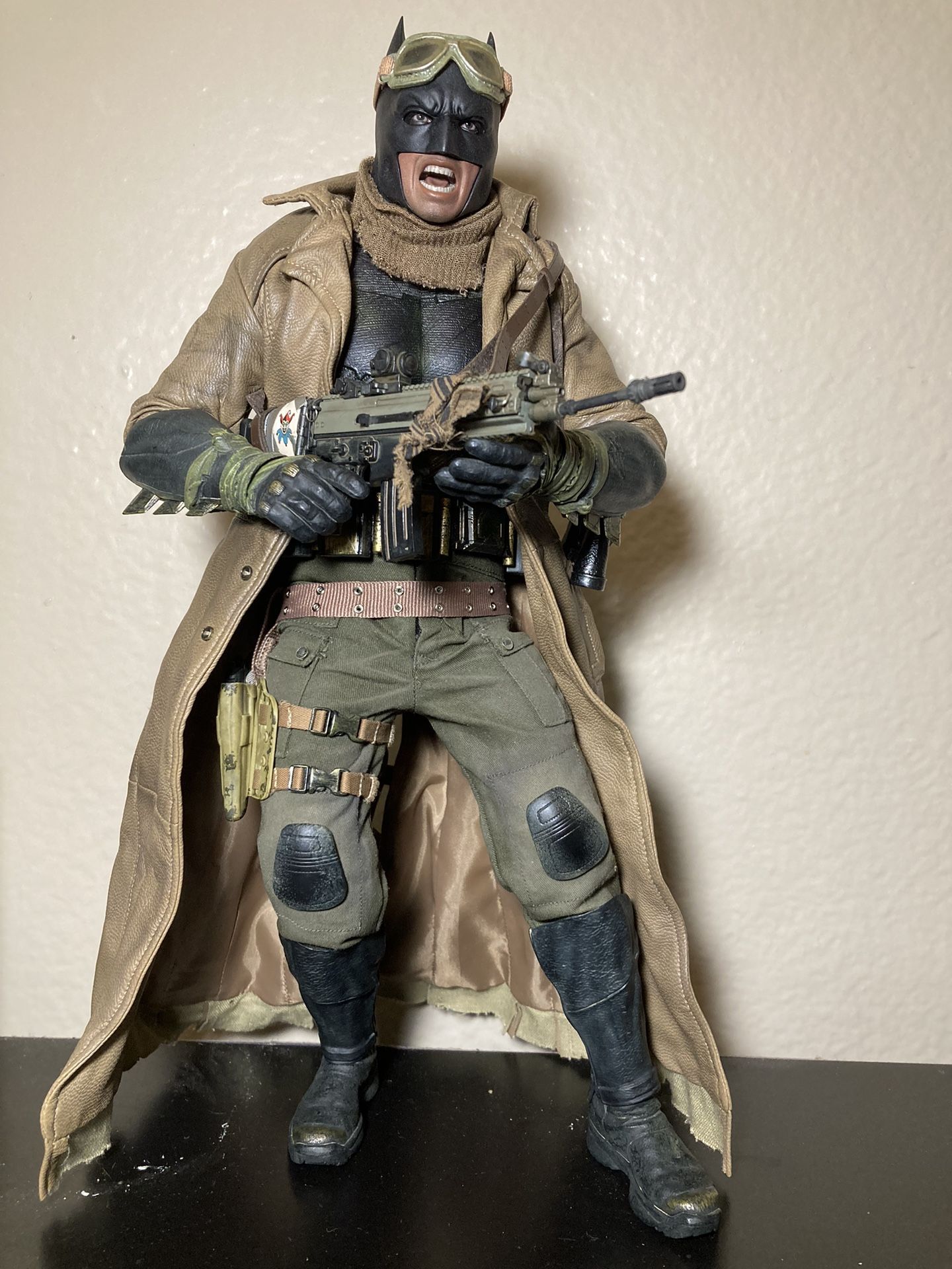 Hot Toys Knightmare Batman Sixth Scale Figure
