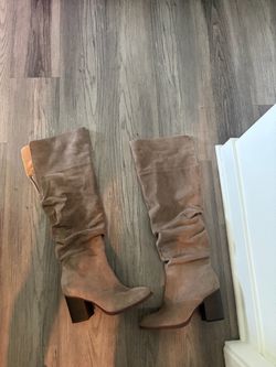Brown suede crown vintage boots