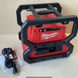 Milwaukee M18 18V Lithium-Ion Cordless 3600-Watt/1800-Watt Battery Powered Power Supply Model 2845-20