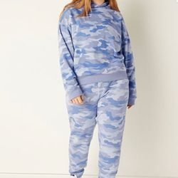 New Victoria Secret Pink Camo 2 Piece Sweats