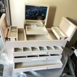 Modern wooden Jewelry box