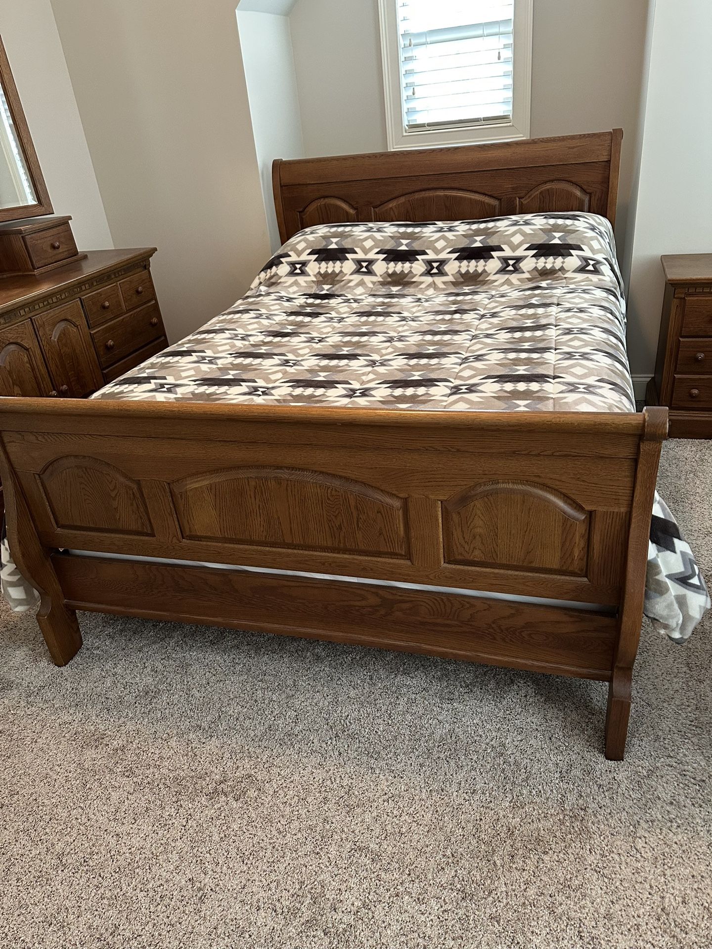 Bedroom Set, Queen With Headboard And Footboard