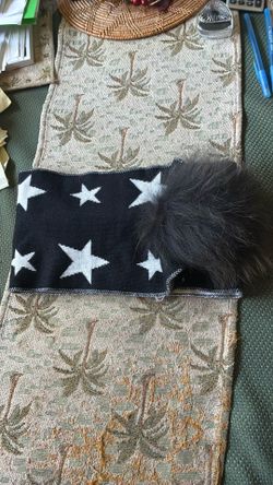 Star Scraf With Pom Poms