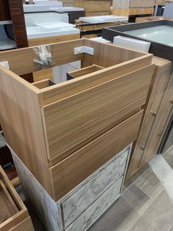 24โ Wallmount Bathroom Vanity
