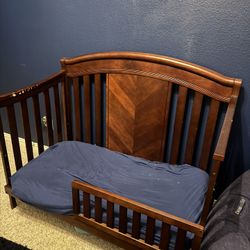 Baby Crib/ Toddler Bed