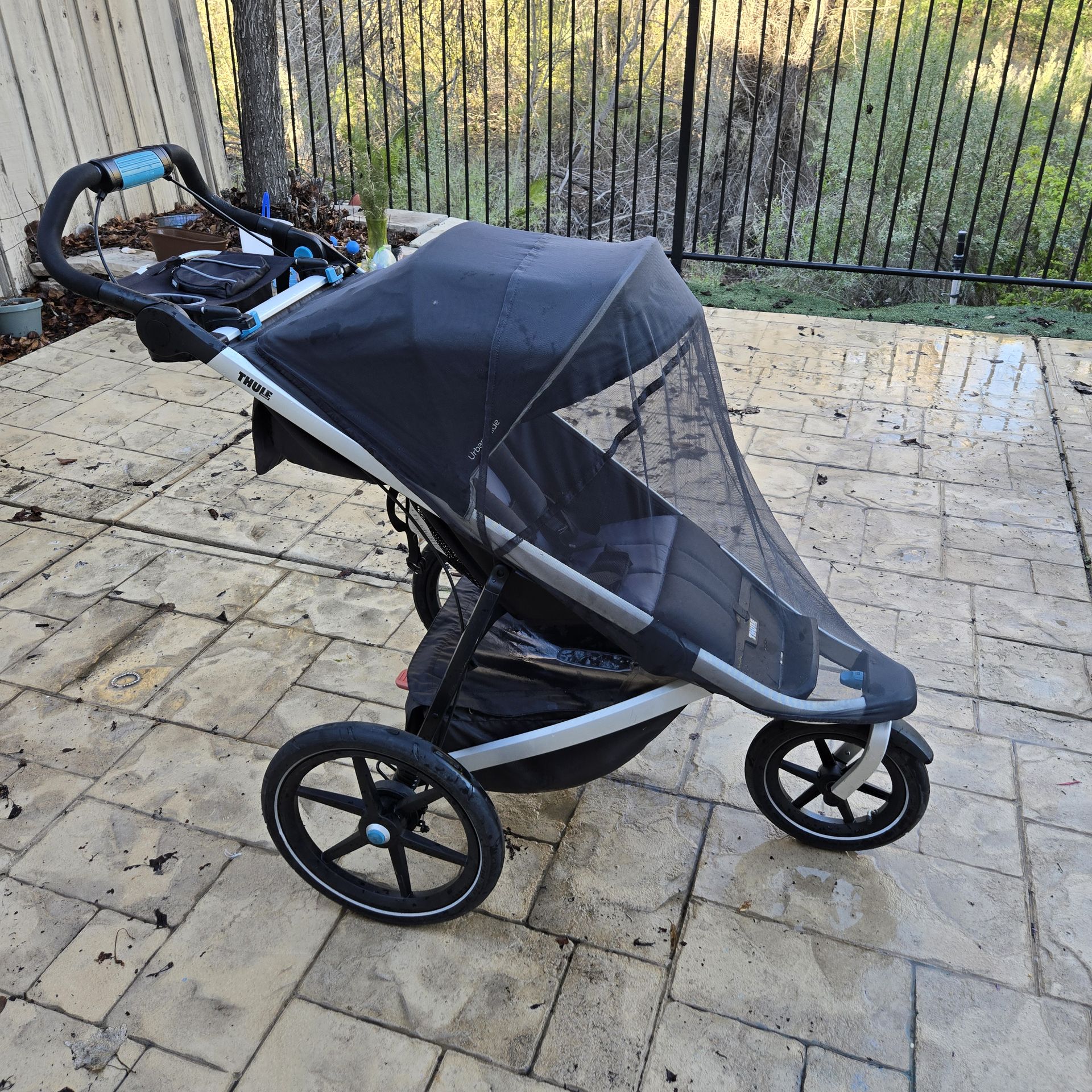 uppababy stroller attachment VISTA/CRUZ Accessory Bundle #9AV001A-023 Got a Chicco car Cybex Beezy Stroller - Color:Black/White/Cream