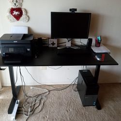 Computer/ Monitor/Desk/And Accessories 