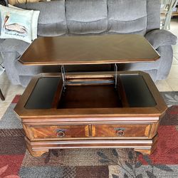 Ashley Lift-top Cocktail Table