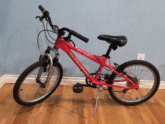 20" Schwinn Mesa Mini 7-Speed Kids Mountain Bike with aluminum frame fits kids 6-10 yrs old.