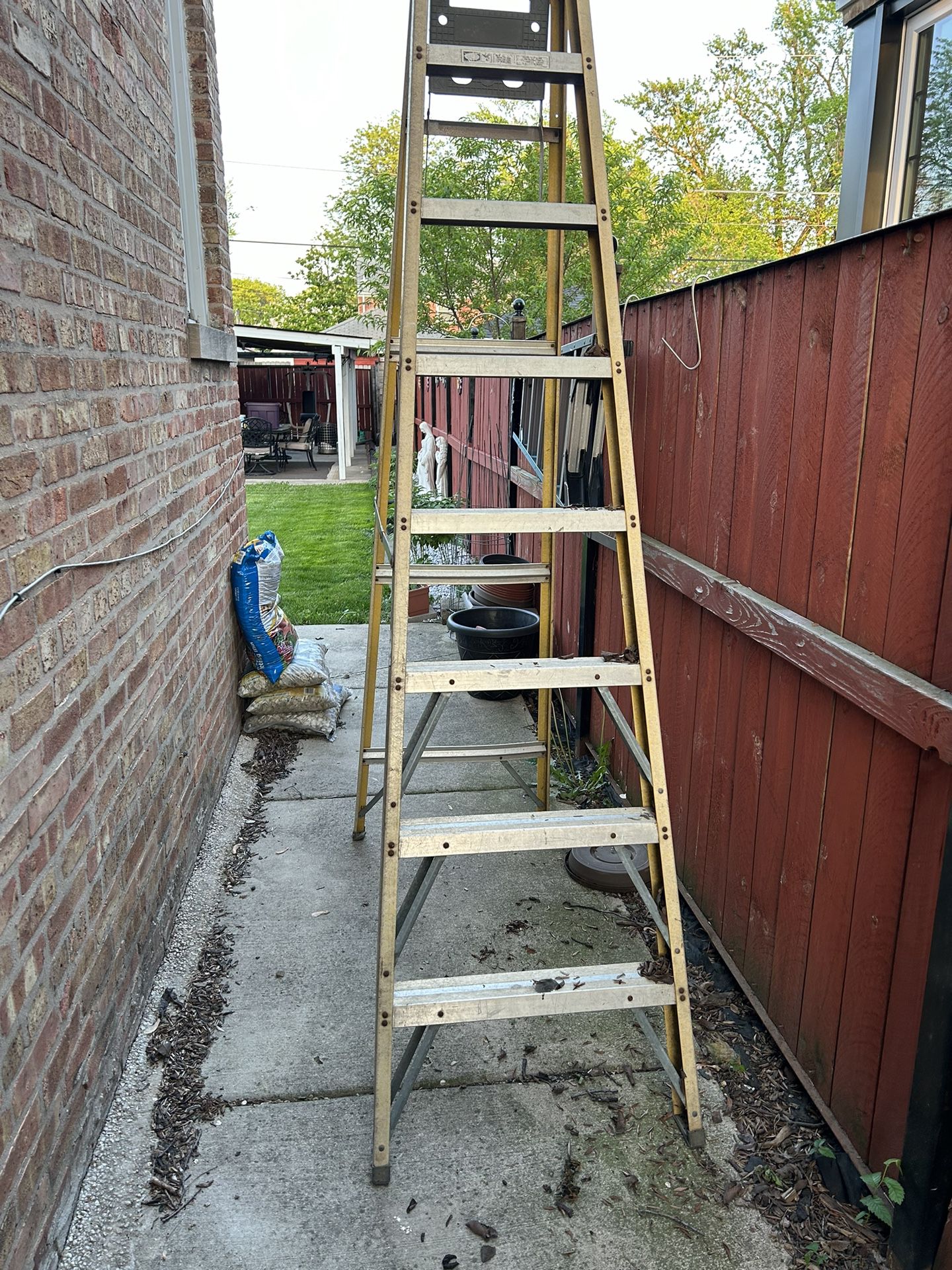 8 Ft Heigh Ladder