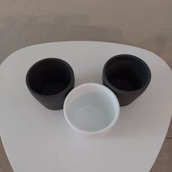 Small ceramic pots 
