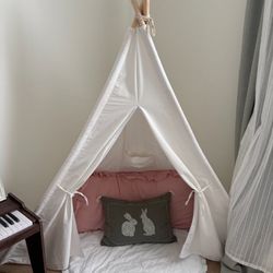 Tiny land Teepee