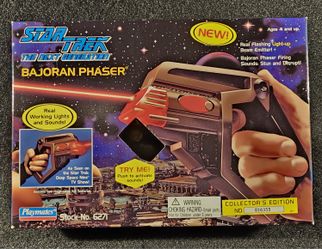 New, 1995 Playmates Star Trek The Next Generation Electronic Bajorn Phaser!