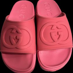 Gucci  Pink Slides size 9 womens.