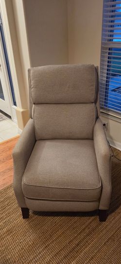 Traditional Textured Beige Fabric Push Back Recliner with Solid Wood Feet, Compact Design & Foam Over Coils