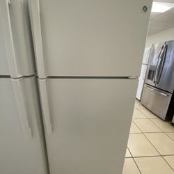 GE TOP BOTTOM FRIDGE WHITE