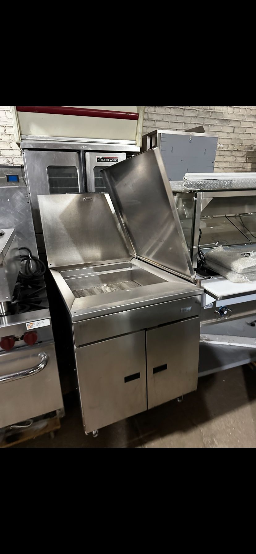Donuts fryer