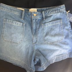 Universal Thread Women's Size 14 High Rise  Relaxed Fit Midi Jean Shorts NWT