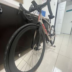 Giant Revolt With Carbon Wheels (Gravel)