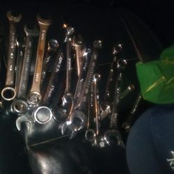 Wrenches Make Offer Over 20 Pieces