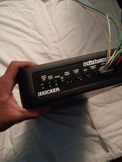 Kicker Hideaway 8 Inch Subwoofer And Amp All In One