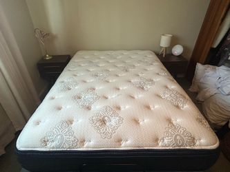 Queen Bed + Adjustable Base + Wireless Remote