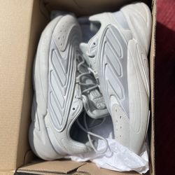 OZELIA ADIDAS MEN size 9