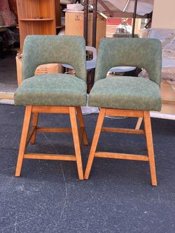 SWIVEL COUTER STOOLS