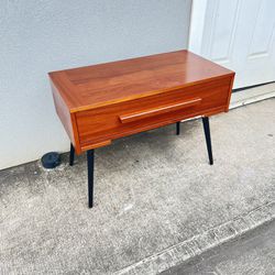 Nice mid-century MCM teak interform collection nightstand/end table