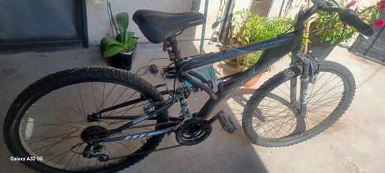 Mountain Bike flat tires one handle grip is rip