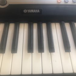 Yamaha keyboard EE2093 with midi works great