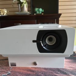 Laser Projector - ViewSonic LS800WU DLP - Low Hours