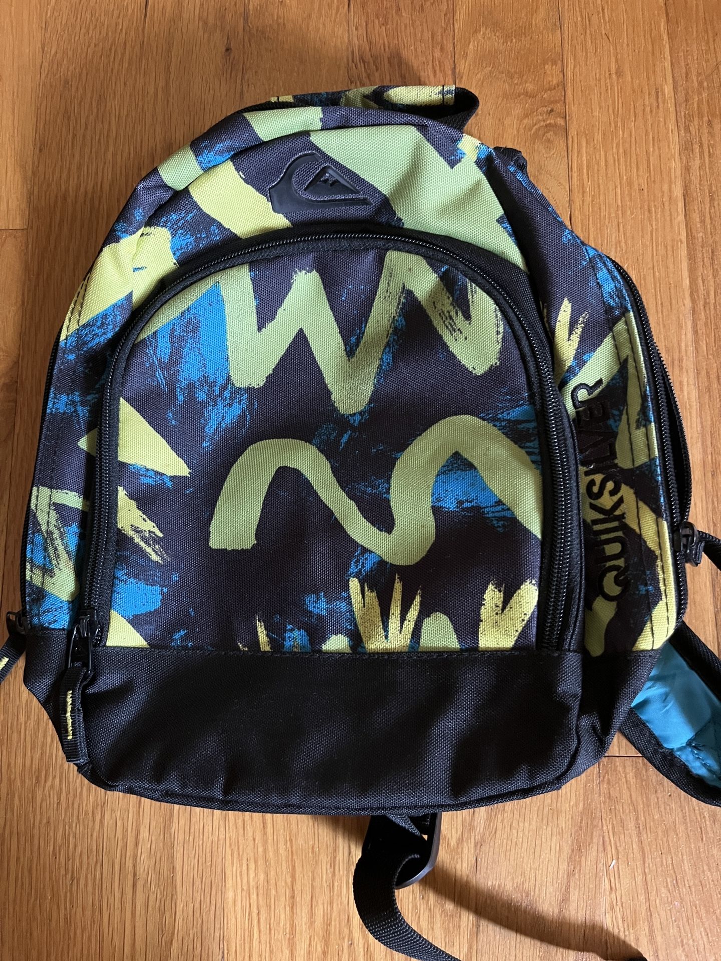 QUICKSILVER 12 X 9 GREEN BLUE BLACK BACKPACK