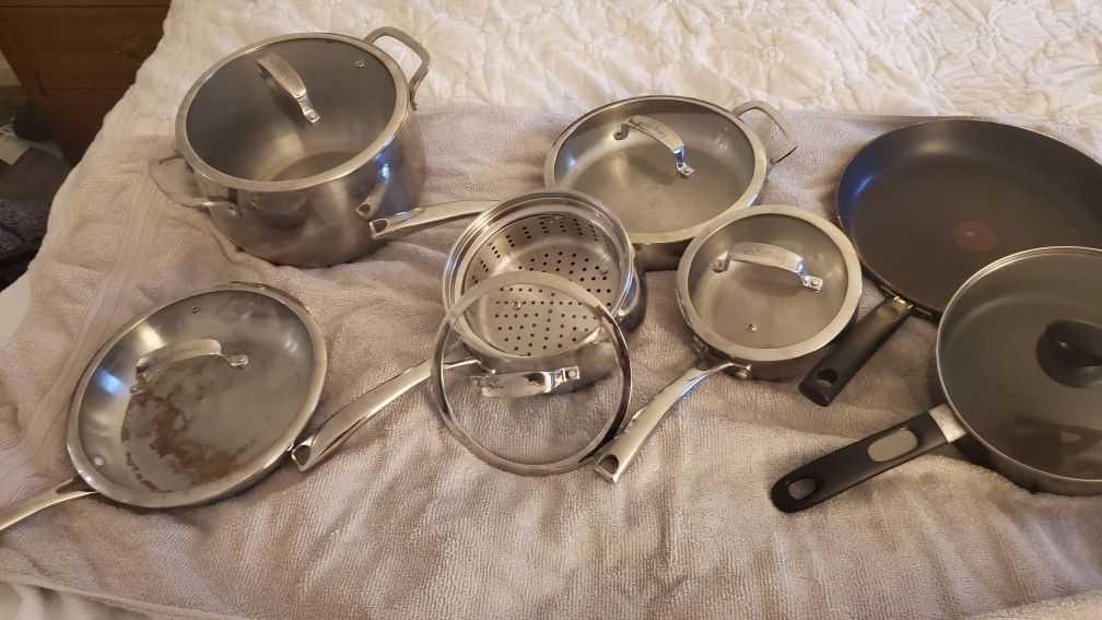 Cookware Set: Pots and Pans