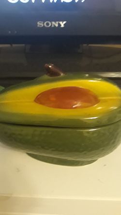 Avocado guacamole server.