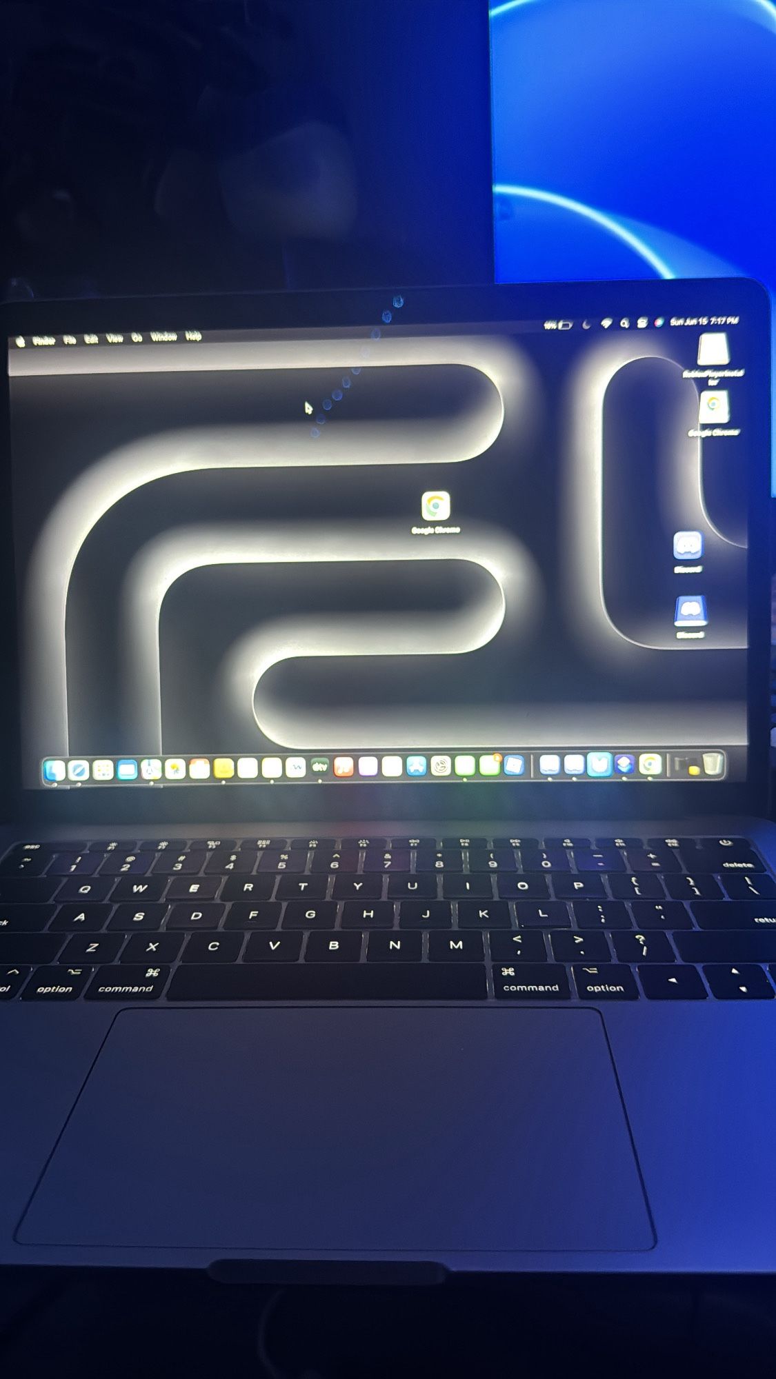 MACBOOK PRO