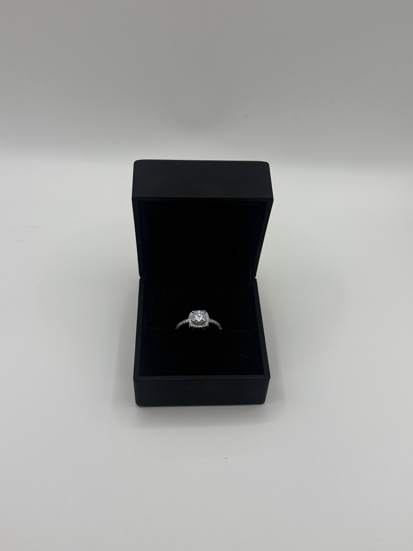 VVS1 Engagement Ring Moissanite